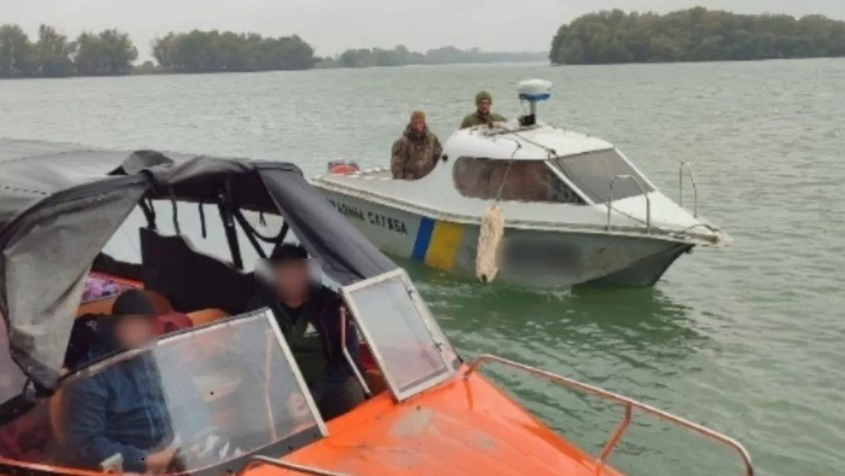 Два румунські катери порушили державний кордон України на Дунаї / Фото ДПСУ