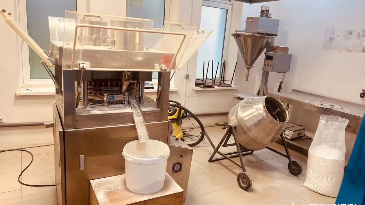 Тут чотири мешканця Києва бодяжили БАДи / Фото Харківська обласна прокуратура