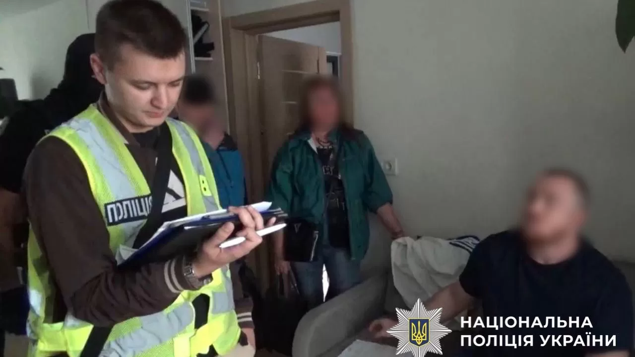 Затримання підозрюваного в шахрайстві / Фото: Поліція Києва