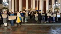 Под Одесской мэрией люди митингуют против Труханова / Фото: Суспільне Одеса