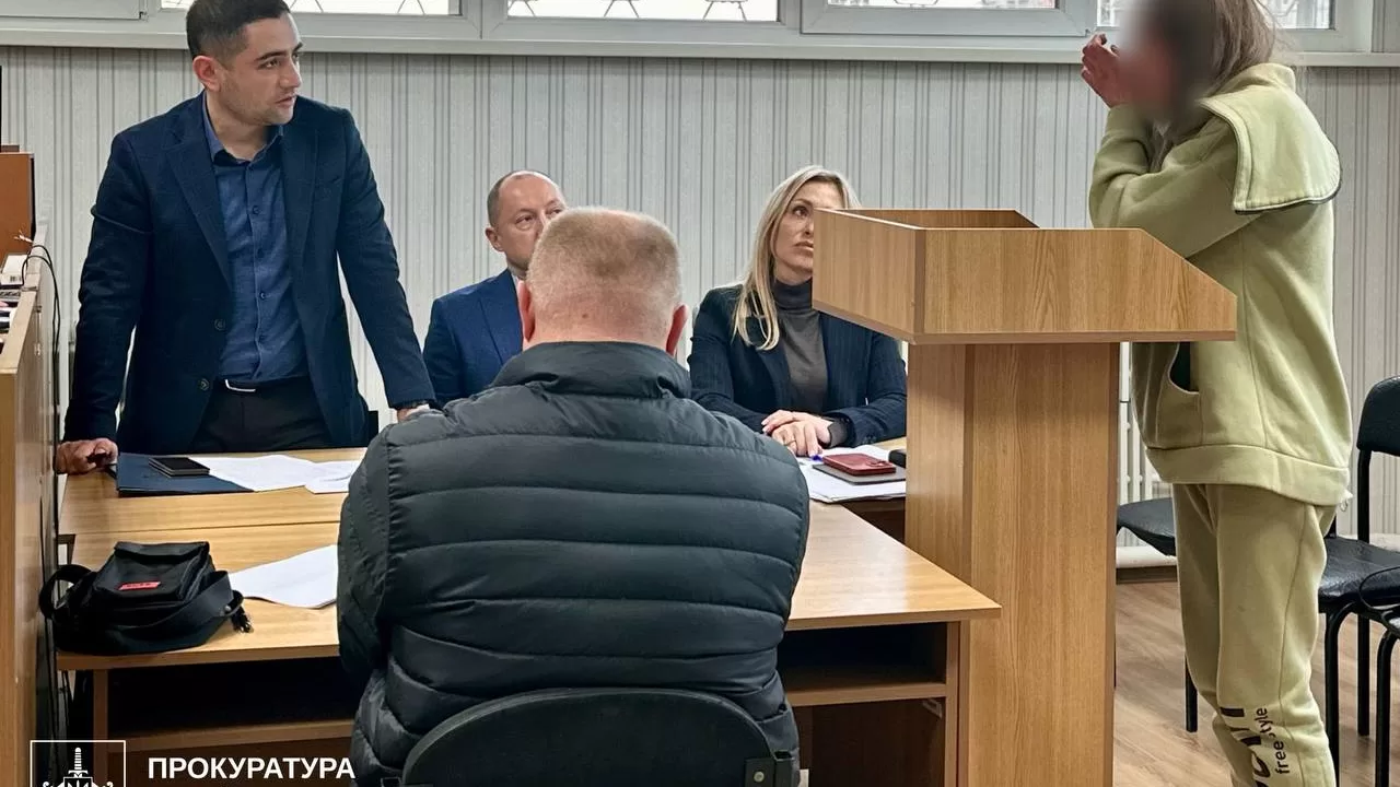 Женщина, которая смертельно избила трехлетнего мальчика, арестована без права залога / Фото: прокуратура Украины