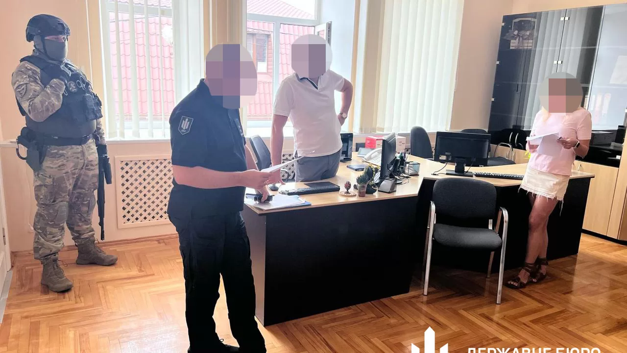 Слідчі дії в рамках розслідування хабарництва у Держпродспоживслужбі / Фото: ДБР