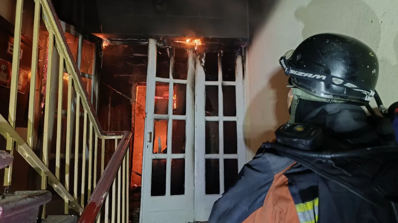 Спасатели ликвидировали пожары, возникшие в результате ночной атаки российских БПЛА на Запорожье / Фото ГСЧС