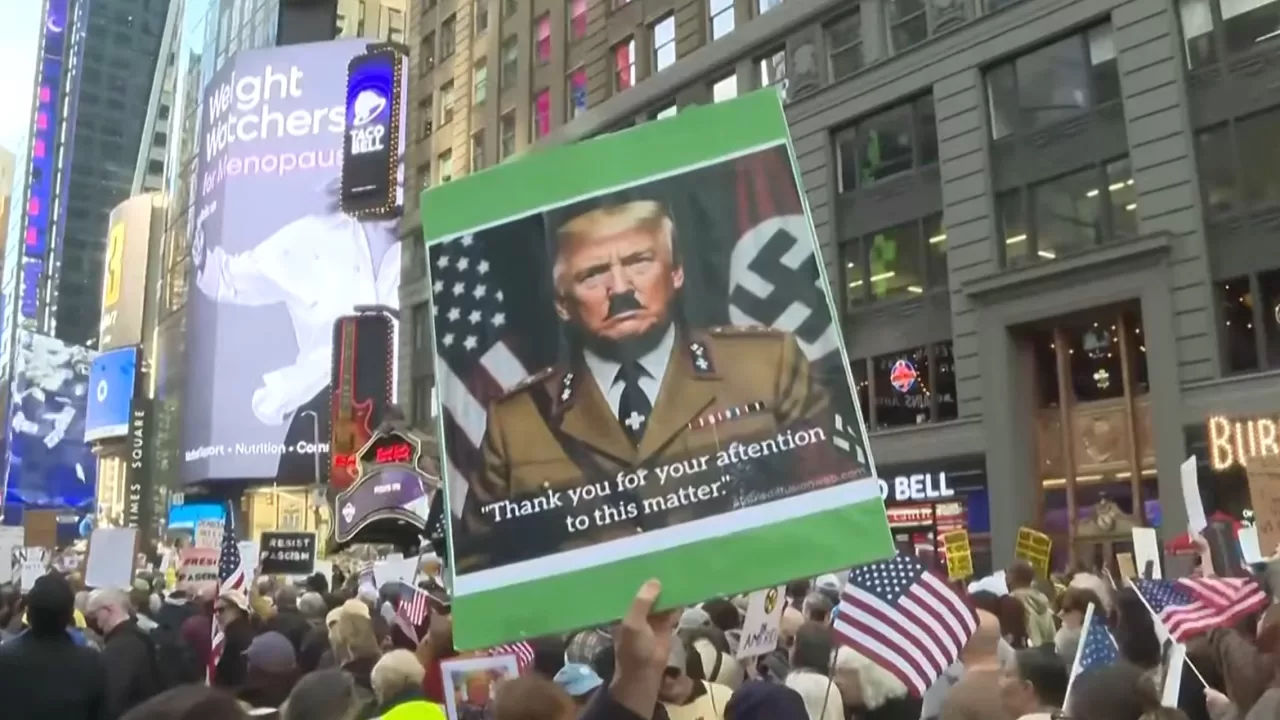 On October 18, mass demonstrations were held in all 50 US states under the slogan "No Kings" / Screenshot