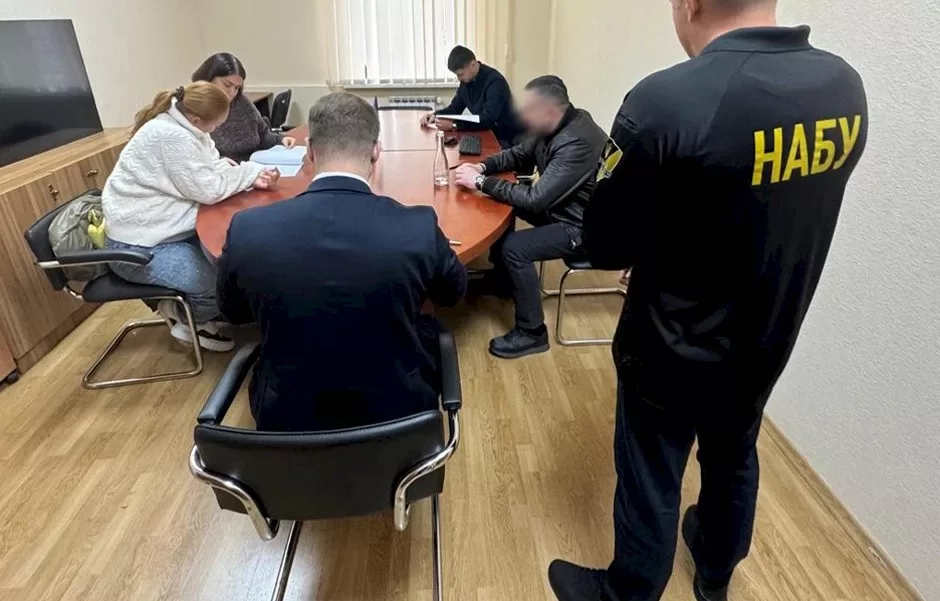 Оголошення підозри голові Одеської обласної ради та його дружині / Фото: НАБУ