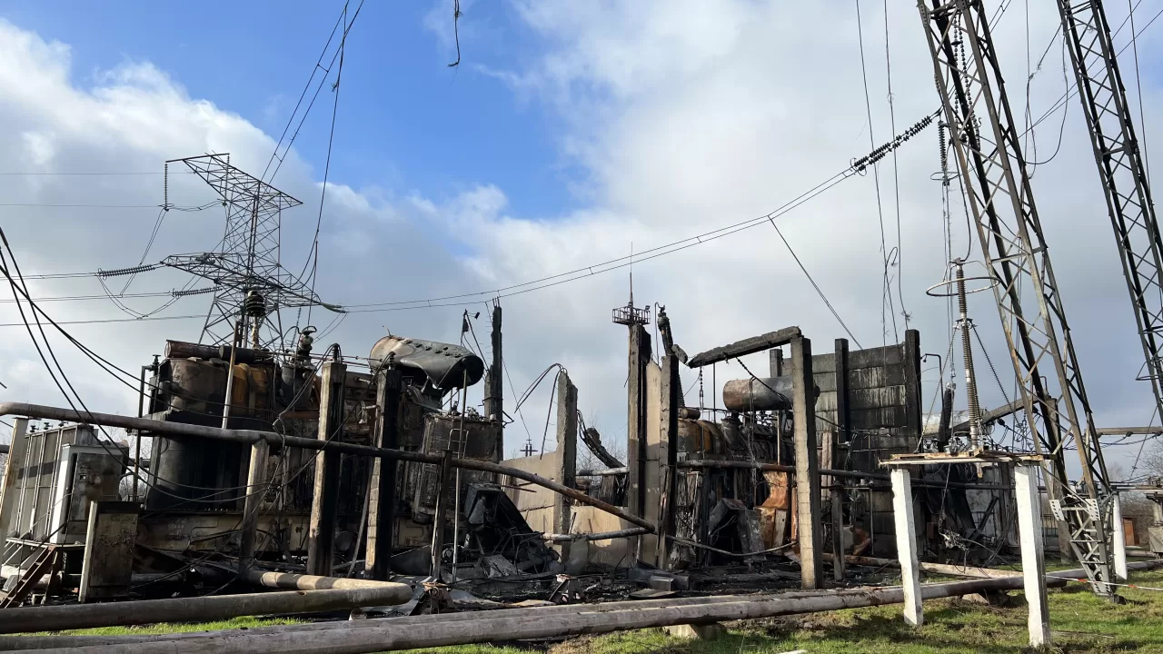 Поврежденная ТЭС после российской атаки / Фото архивные: ДТЭК