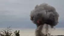Дым после взрыва одного из «шахидов» в Новгороде-Северском 21 октября 2025 года / Фото «Суспільне Чернігів»