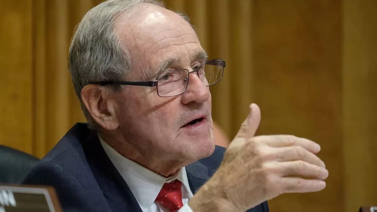 Сенатор Джим Риш выступает во время слушаний Комитета Сената по международным отношениям 6 декабря 2023 года / Фото The Spokesman-Review