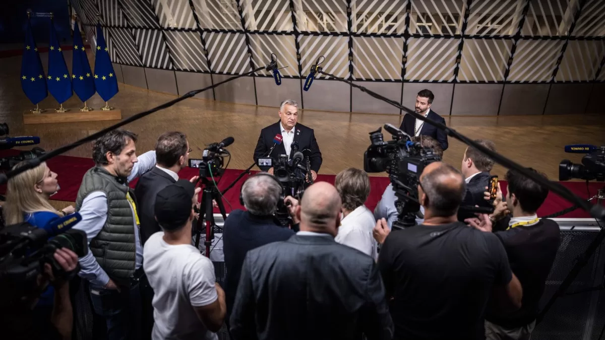 Віктор Орбан під час брифінгу у Брюсселі 24 жовтня 2025 року / Фото з X @BalazsOrban_HU