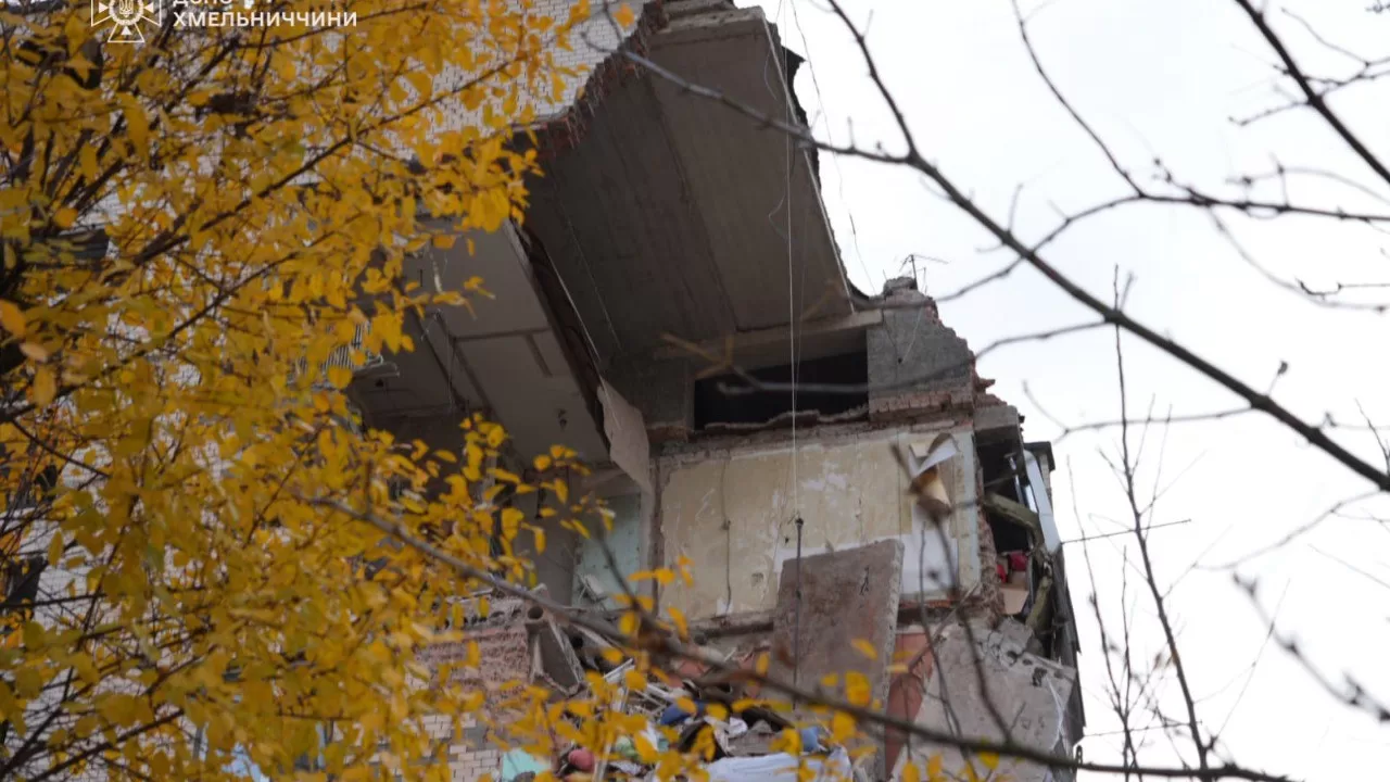 Разрушенный взрывом дом в Хмельницком / Фото: ГСЧС