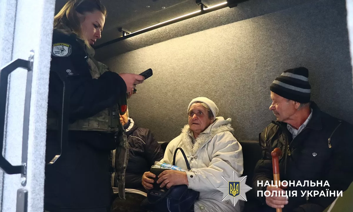 Пенсионеры, эвакуированные из Торского / Фото: Нацполиция