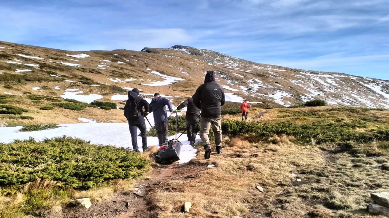Рятувальники наголошують, якщо плануєте іти в гори - ретельно стежте за прогнозом погоди та обов’язково інформуйте рятувальників про свої маршрути / Фото ДСНС