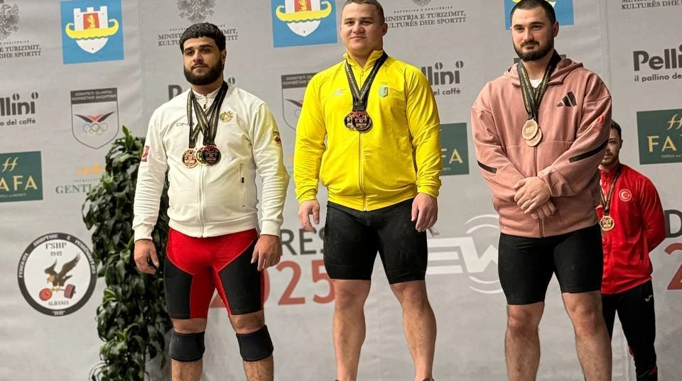 Українець Максим Домбровський став чемпіоном Європи серед юніорів з важкої атлетики / Фото: Федерація важкої атлетики України