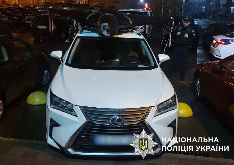 "Шахед" на даху авто у Києві / Фото: Поліція Києва