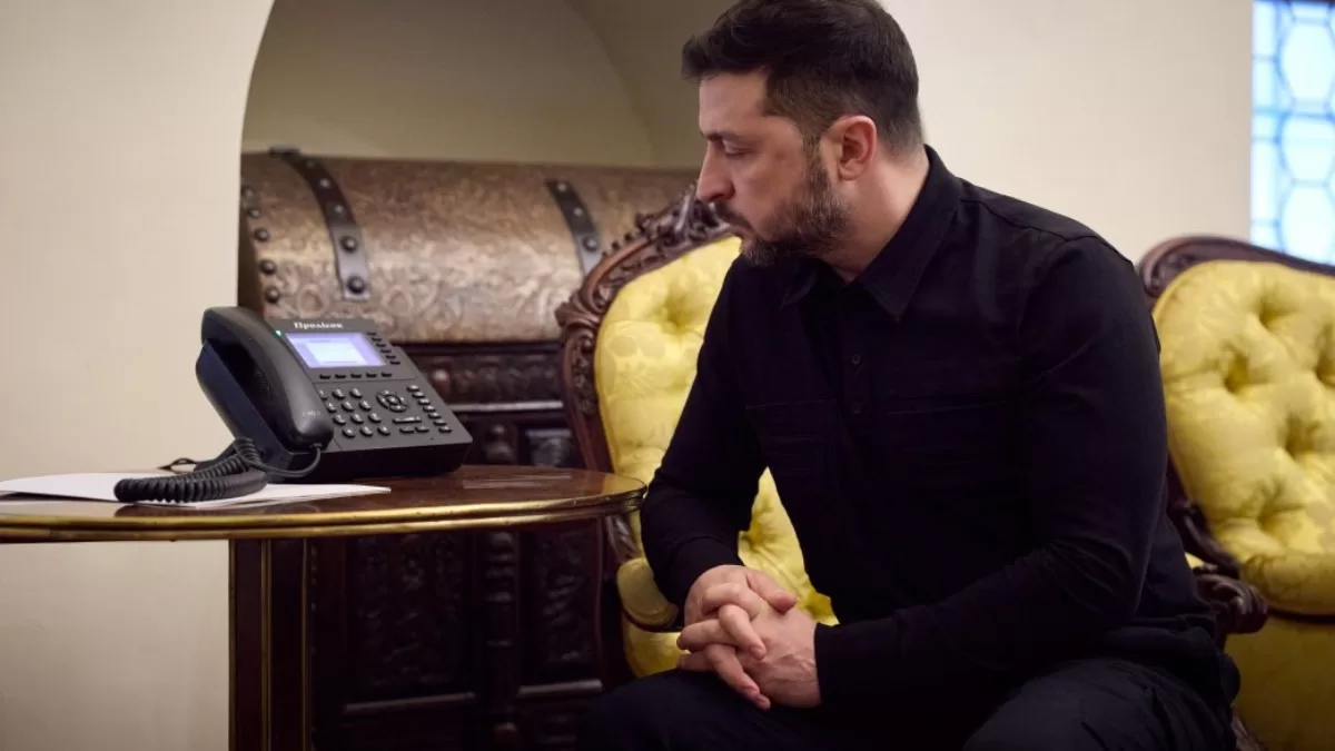 Володимир Зеленський під час телефонної розмови з Президентом Литви Гітанасом Наусєдою / Фото Офіс президента