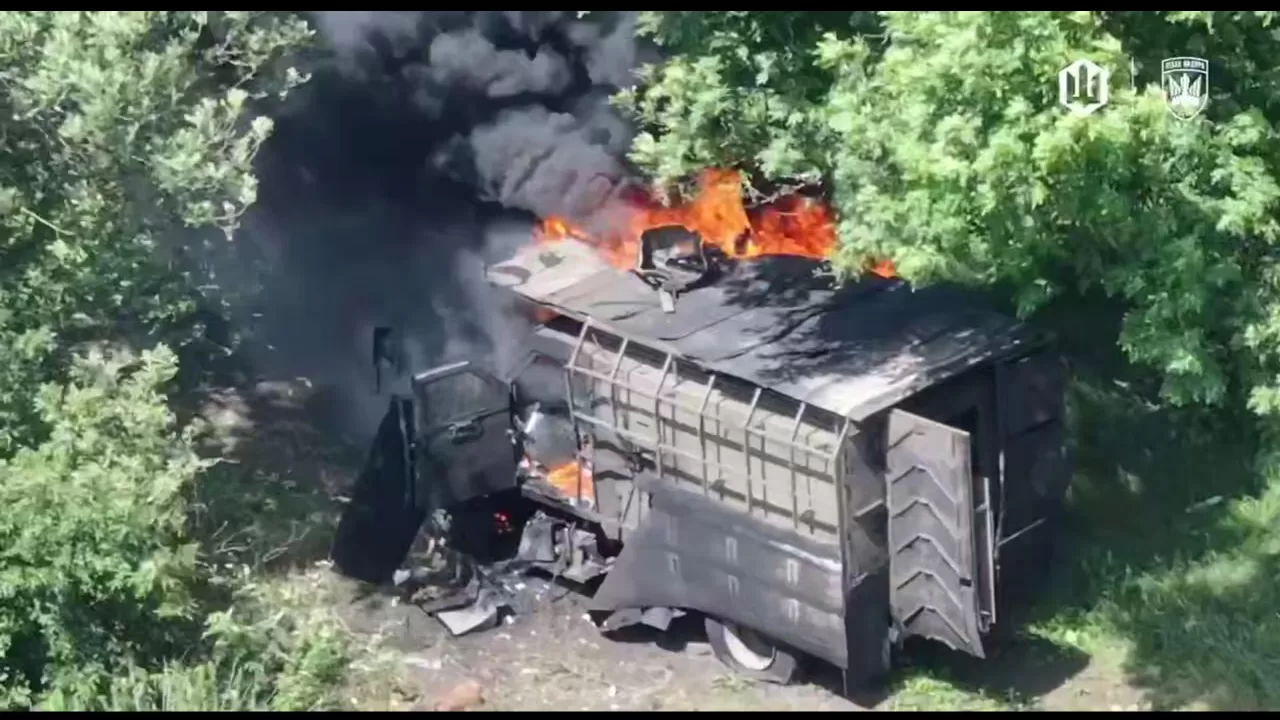 Знищений російський бронеавтомобіль / Фото: t.me/lost_warinua
