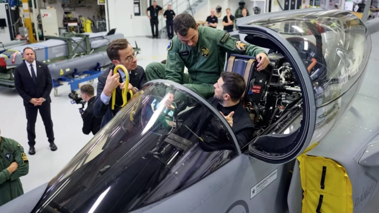 Винищувач Gripen E на церемонії підписання угоди між Україною та Швецією 22 жовтня 2025 / Фото Офіс президента