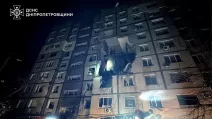 Россияне попали по многоэтажному жилому дому в Днепре / Фото: ГСЧС