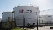 Паливні резервуари російської нафтової компанії "Лукойл" / Photo: EPA/UPG