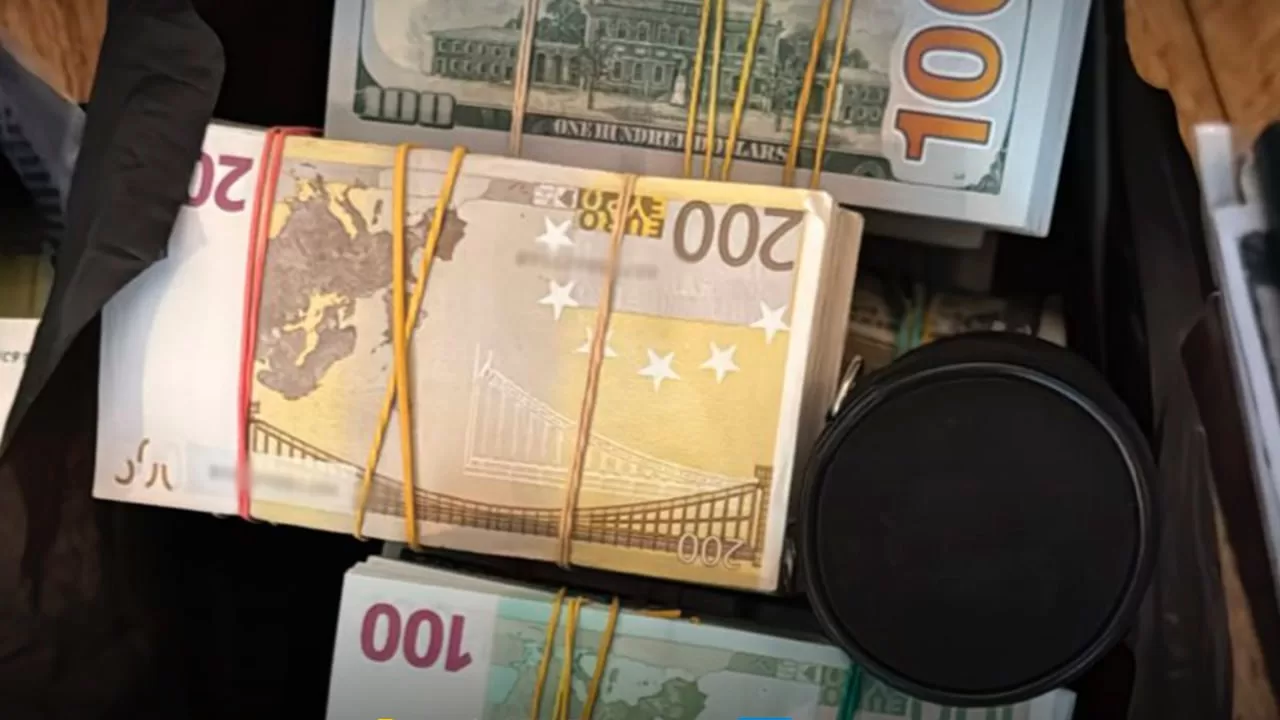 Material evidence seized during the search / Photo: NABU