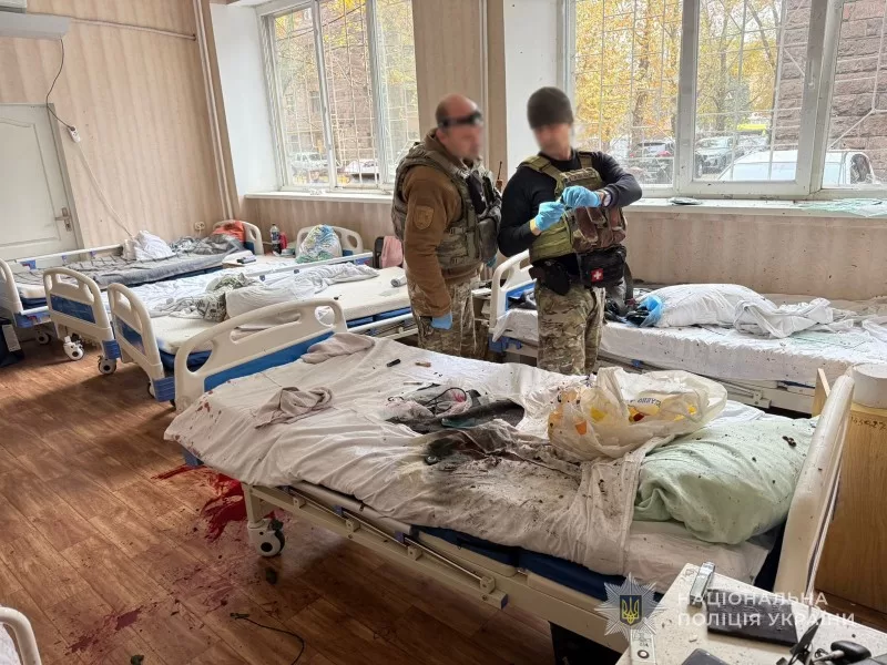 Місце вибуху боєприпаса у лікарні Запоріжжя / Фото: ГУНП в Запорізькій області