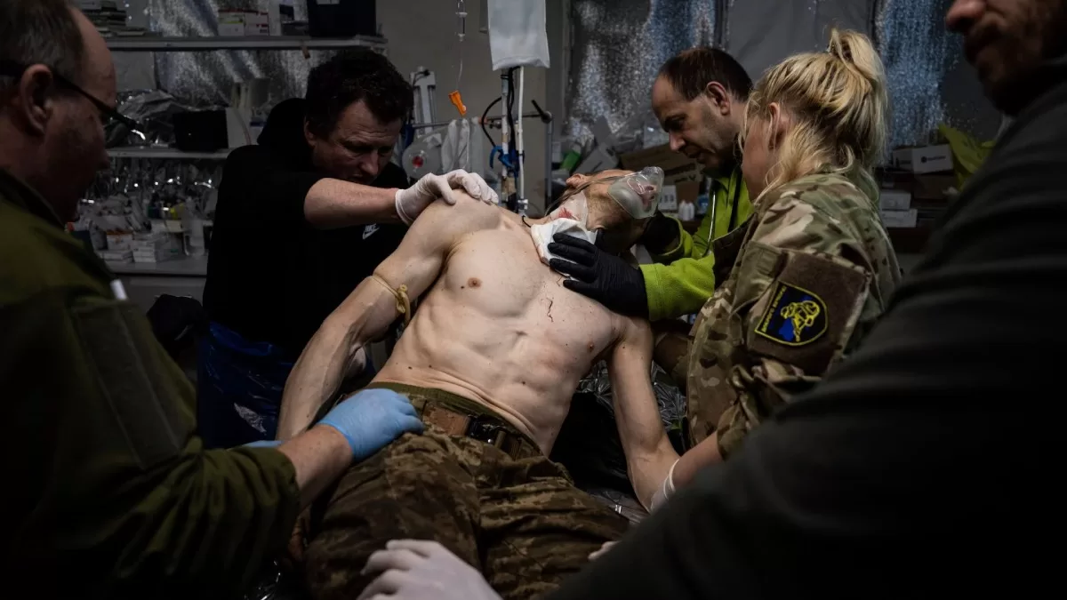 Медична допомога на передовій надається під землею, подалі від дронів / Фото AP