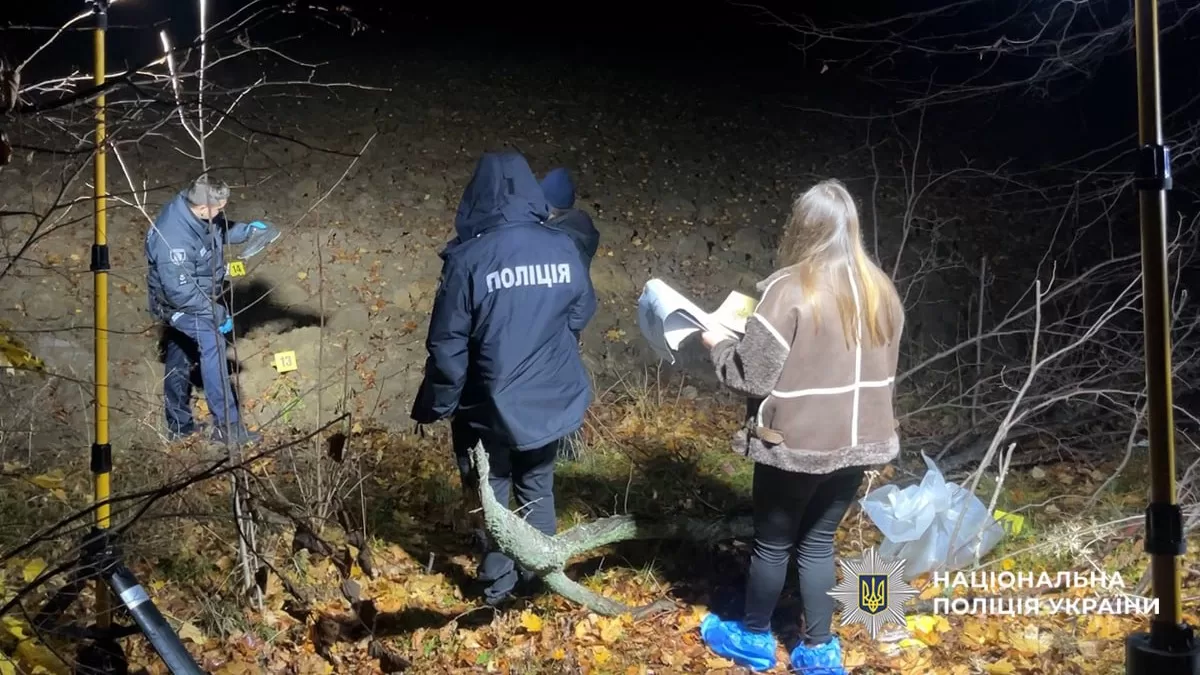 Слідчі працюють на місці вбивства рівнянина / Фото Нацполіція