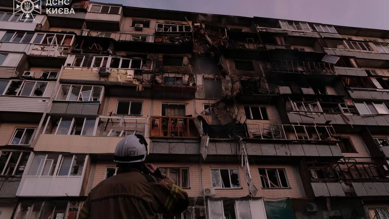 Зеленський про атаку рф на Київ: четверо загиблих, десятки поранених, серед них діти / Фото: ДСНС