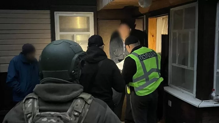 Погрожував “донецькими бандитами”: у Харкові затримали чоловіка, який вимагав у рестораторки $1,2 млн