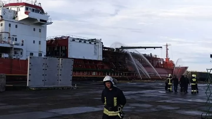 Пожежа на судні ORINDA / Фото: Адміністрація морських портів України