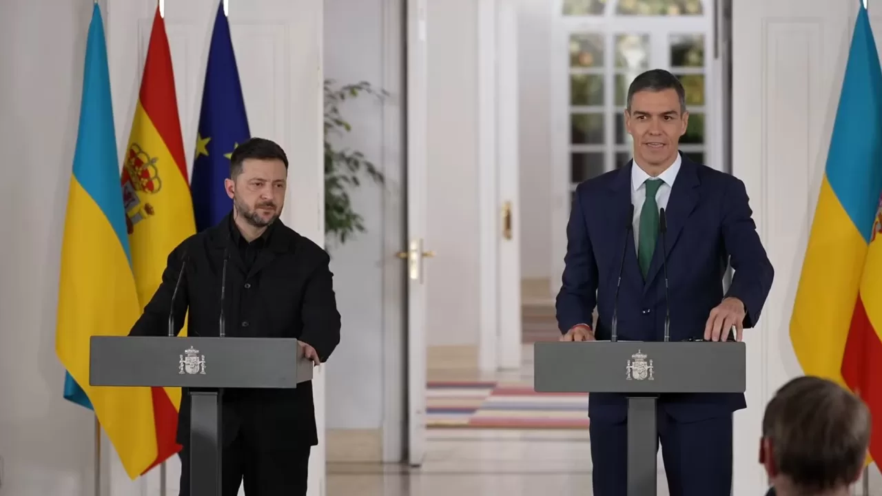 Volodymyr Zelenskyy and Pedro Sánchez talking to the media / Screenshot