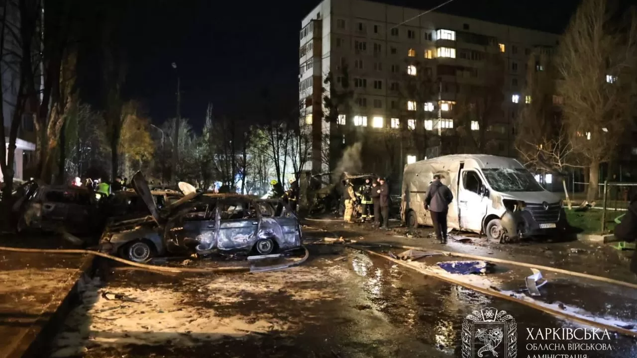 Пошкоджені будинки та автівки у Харкові 19 листопада / Фото: Харківська ОВА