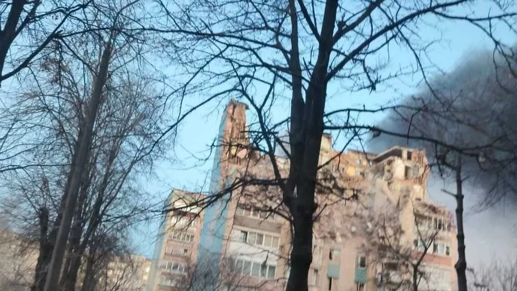 Ракетний удар по багатоповерхівці у Тернополі: є жертви