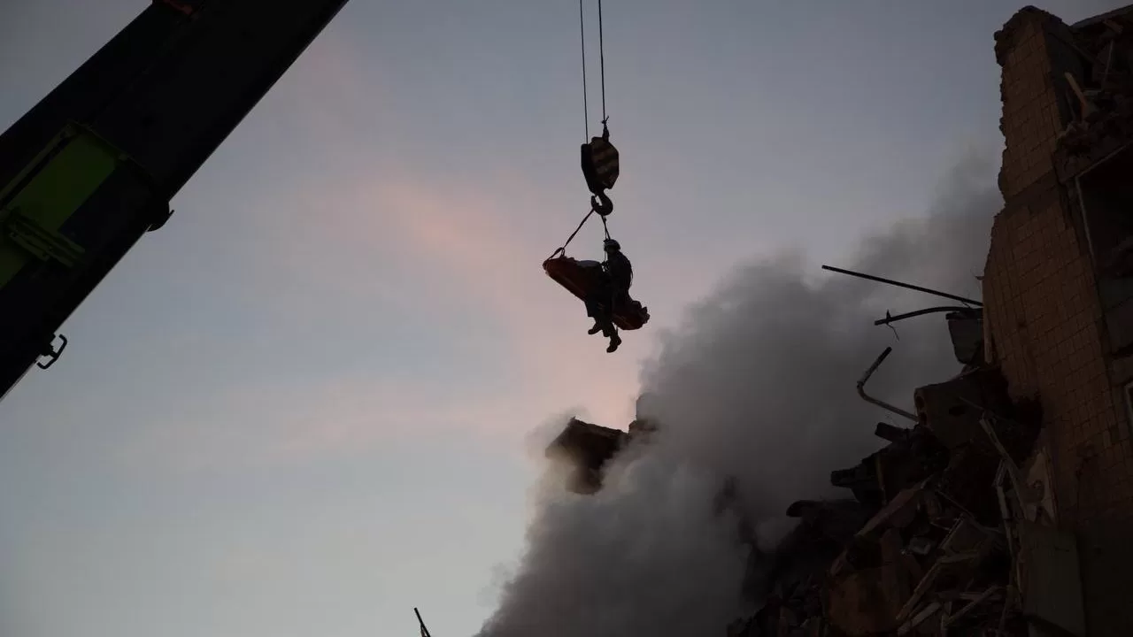 Klymenko: Rescuers and police will work through the night at the strike sites in Ternopil / Photo: State Emergency Service of Ukraine