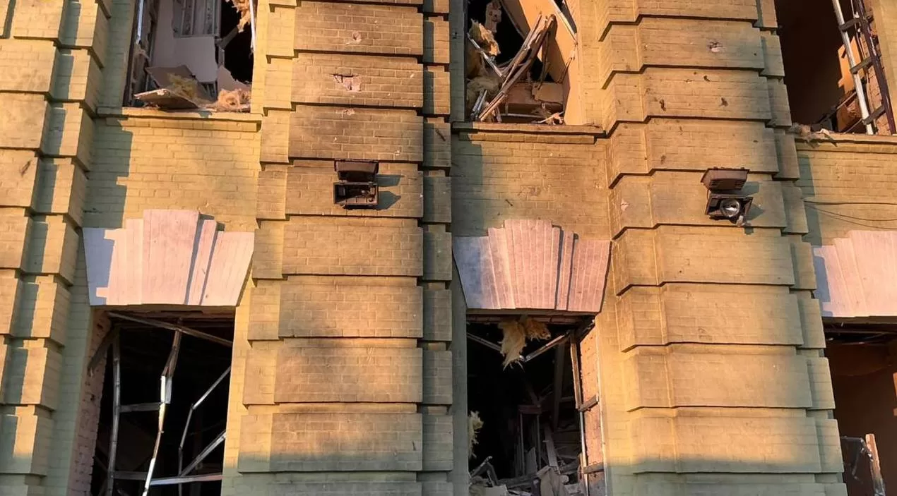 Поврежденное здание вокзала в Лозовой / Архивное фото: Харьковская областная прокуратура