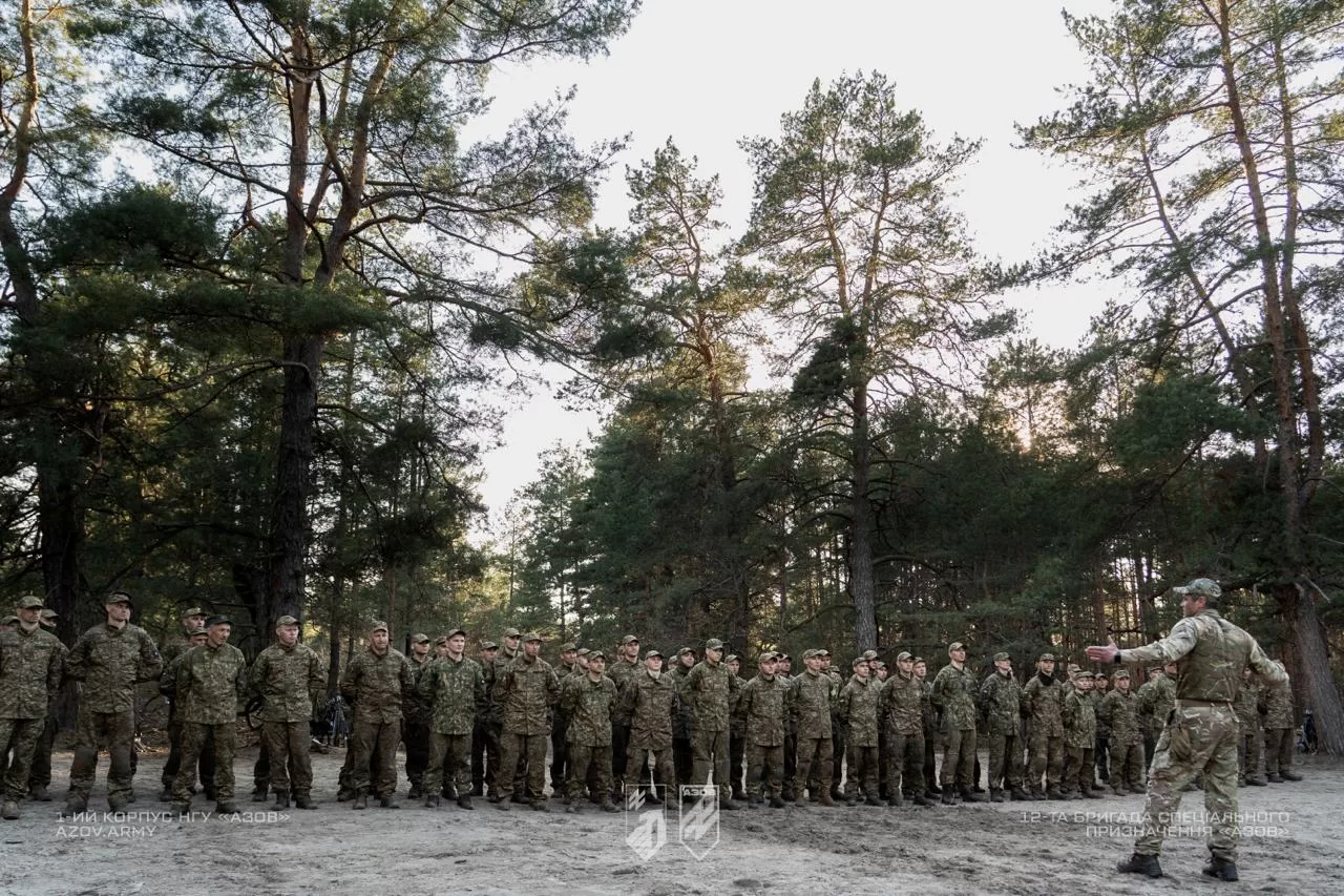 Рекрути 12-ої бригади спеціального призначення «Азов» під час БКБП.