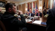 Президент Украины Владимир Зеленский встречается с президентом США Дональдом Трампом во время обеда в Кабинете Белого дома, 17 октября 2025 года / Фото Reuters