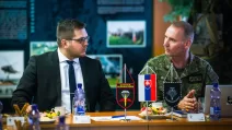 Игорь Мелихер (слева) в Академии вооруженных сил имени генерала М. Р. Штефаника / Фото Министерство обороны Словакии
