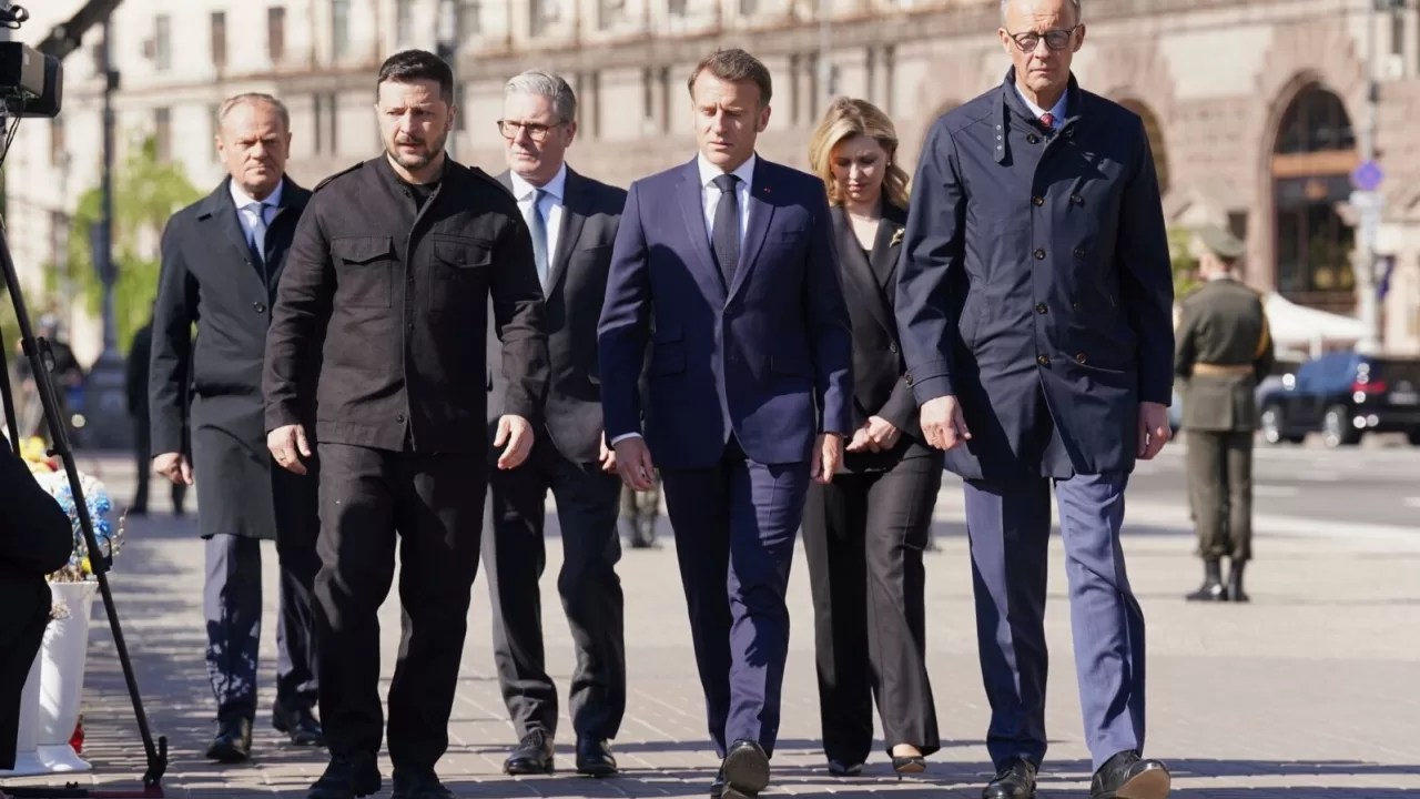 Владимир Зеленский с европейскими союзниками / Фото: AP