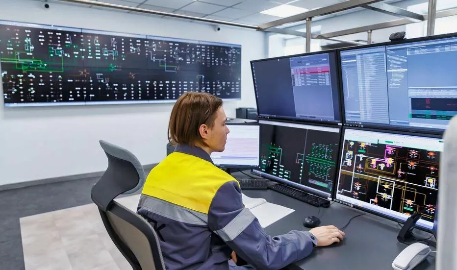 Диспетчер Днепровских электросетей / Фото: ДТЭК