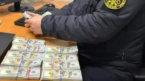 У украинки на границе изъяли 100 тыс. долларов / Фото: Государственная таможенная служба Украины