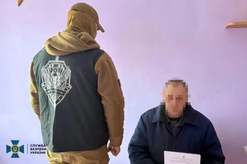 Объявления подозрения госизменнику / Фото: СБУ