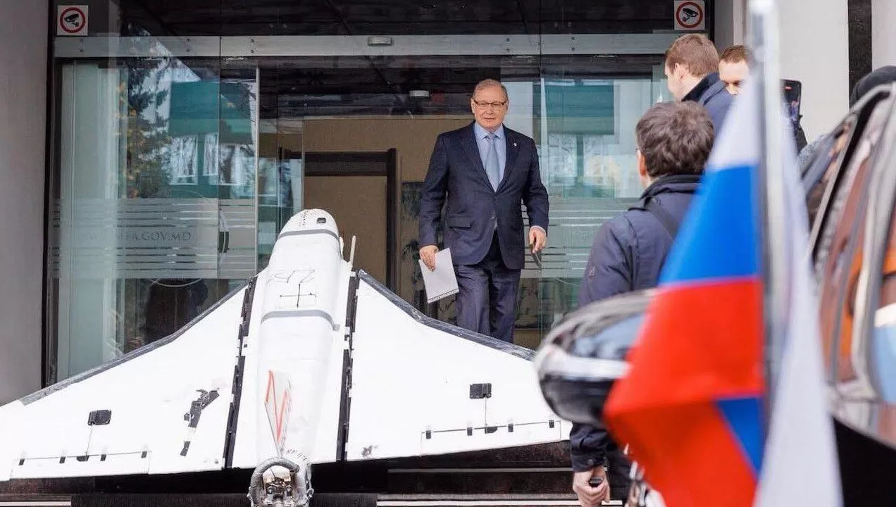 БпЛА на лестнице МИД Молдовы / Фото: МИД Молдовы, Facebook