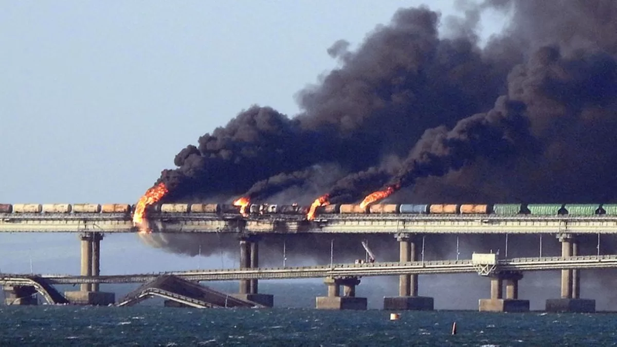 Fire on the Kerch Bridge connecting Crimea with Russia after the explosion of a truck on 8 October 2022 / Photo by TASS