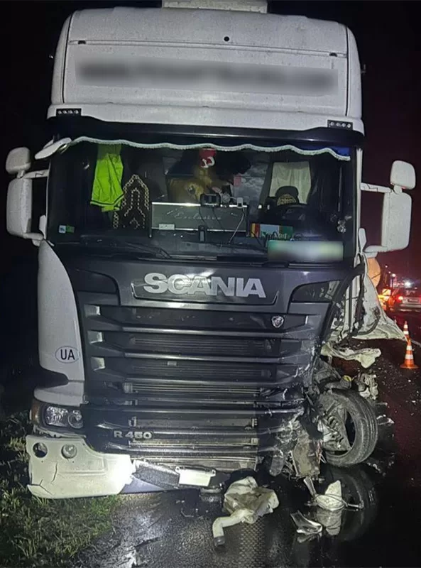 Смертельна ДТП під Хмельницьким: у зіткненні з двома фурами загинув водій легковика