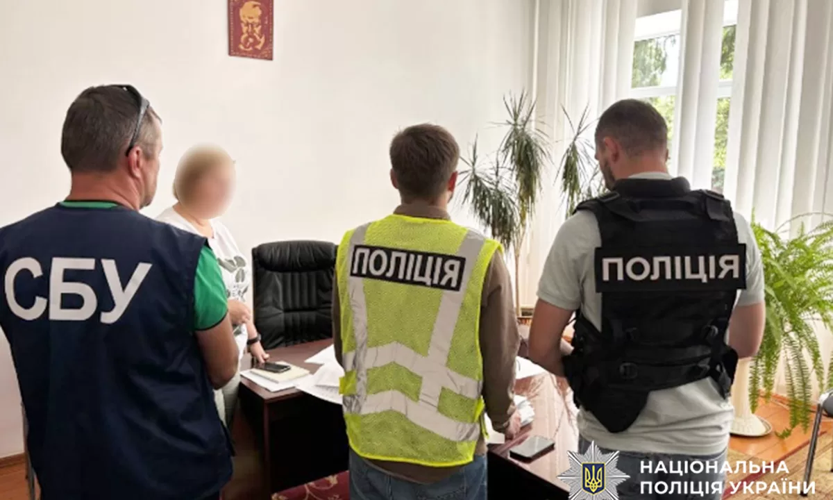 Оголошення обвинувачення працівниці психоневрологічного інтернату / Фото: ГУНП в Хмельницькій області