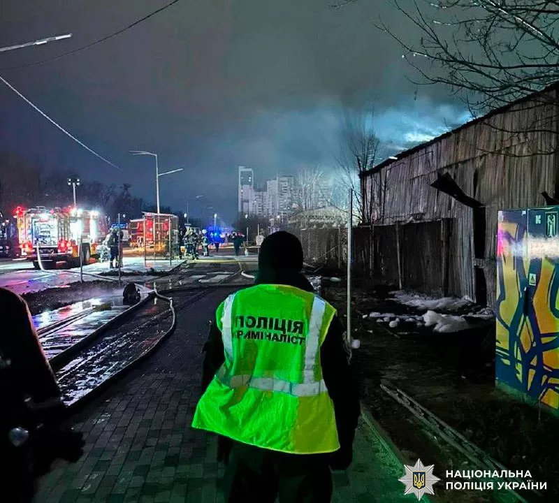 Пожар на СТО в Оболонском районе / Фото: Полиция Киева