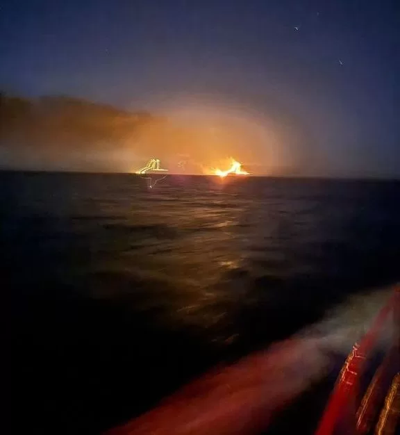 Bloomberg: У Чорному морі після вибухів спалахнули два танкери тіньового флоту РФ