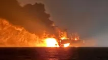 Горящее судно в Черном море / Фото: İHA