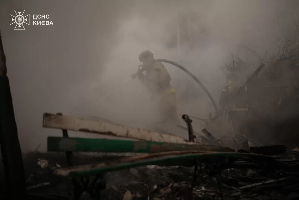 Рятувальники завершили роботи з ліквідації наслідків російських ударів по Києву